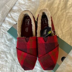 TOMS Women's Red and Black Plaid Slippers Size 7